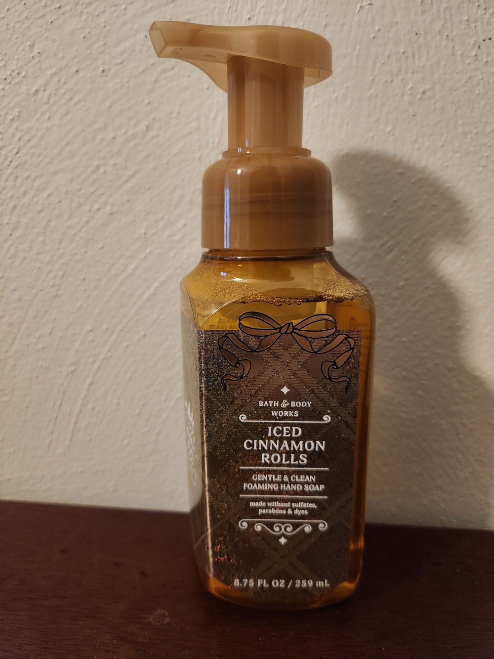 NEW Bath & Body Works Iced Cinnamon Rolls Gentle Foaming Hand Soap Holiday - Picture 2 of 4